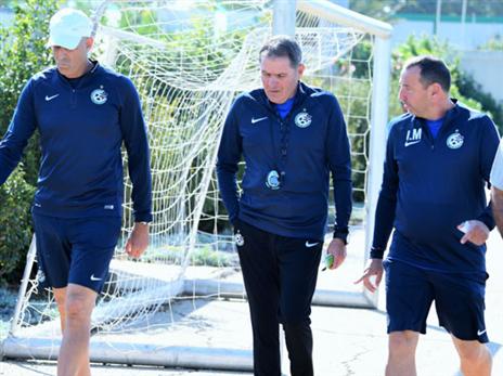 הצוות החדש. גם אנטמן חוזר לתפקידו (תמונה באדיבות האתר הרשמי של מכבי חיפה)