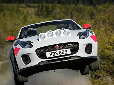 זמן אוויר עם יגואר F טייפ ראלי (צילום: יצרן)