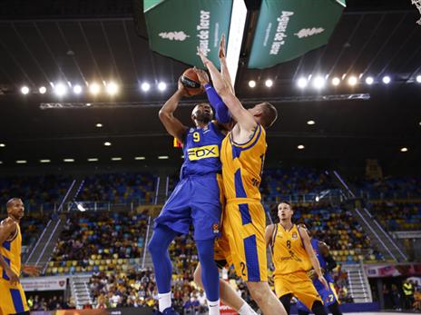 טיוס סיפק כמה דאנקים נאים. הם לא מנעו הפסד משפיל (Miguel Henriquez, GETTY)