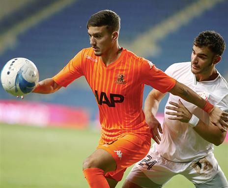 אבוקסיס טיפח, בני יהודה הרוויחה. שועה (אלן שיבר)