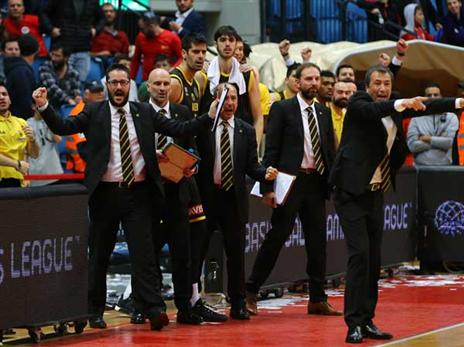 הספסל של אתונה יכל לחגוג (לירון מולדובן)