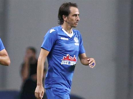 בקשר טוב עם השחקנים. בניון (אלן שיבר)