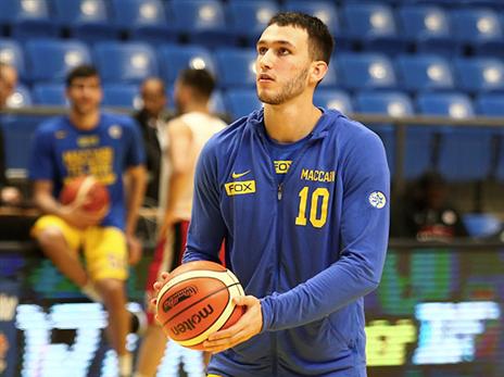 מאוכזב ממעמדו. לוי (אלן שיבר)