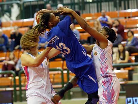 ברדפורד עם הכדור, משחק ענק (אודי ציטיאט, באדיבות מנהלת ליגת העל לנשים)