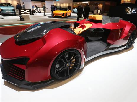 קרוס בין מכונית וקוודרוסייקל? משהו כזה. זה לפחות הרעיון של חברה קטנה סלובקית בשם אנגלר. ה-FF סופרסקווד שלהם נעזר במנוע של למבורגיני גייארדו עם 850 כ"ס. רק תדמיינו את ההאצה של המפלץ הזה ל-100 קמ"ש על משקל של פחות מ-840 קילוגרמים. המספרים אומרים 0-100 קמ"ש ב-2.5 שניות ועד 315 קמ"ש.  מפחיד