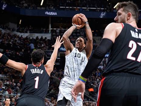 הספרס בכושר מסחרר (צילום: Mark Sobhani/NBAE via Getty Images)