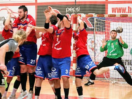 יקווה גם הפעם להבקיע. לנגהאנס כובש במדי אשדוד נגד הפועל ראשל"צ. (צילום: הדר ואן קולאן, איגוד הכדוריד)