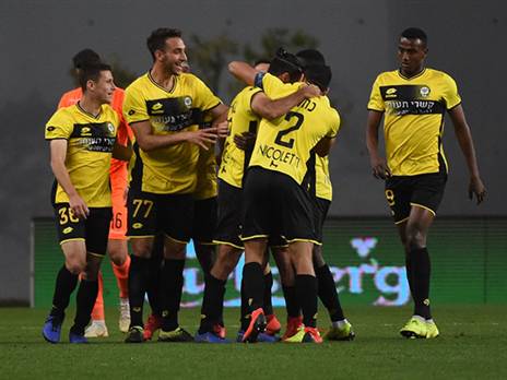 הפנים לגביע (ברני ארדוב)