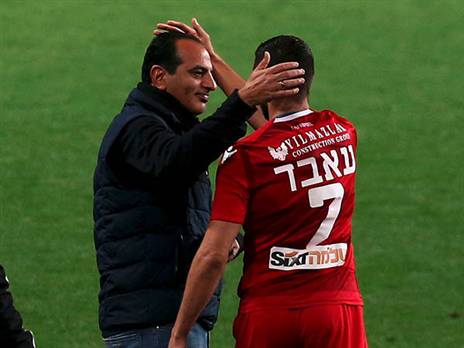 רפואה. "לא ראיתי מאמן שחי כך את הקבוצה" (אלן שיבר)