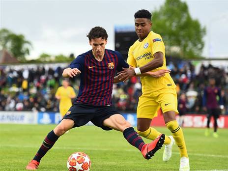 צ'לסי עם הכרטיס לגמר (אתר אופ"א)