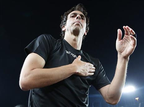 "המום מאהבה של הקהל", בניון (דני מרון)