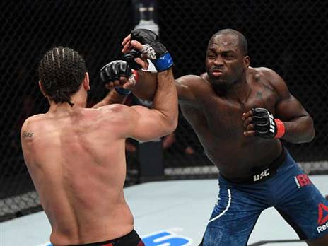 ברונסון מראה דומיננטיות מול תיאודורי (getty, Jeff Bottari)