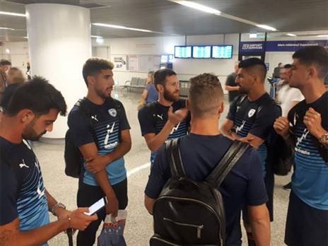 ייני אוסף את החברים