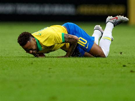 ניימאר. יחזור להתעסק בכדורגל? (Getty Images)