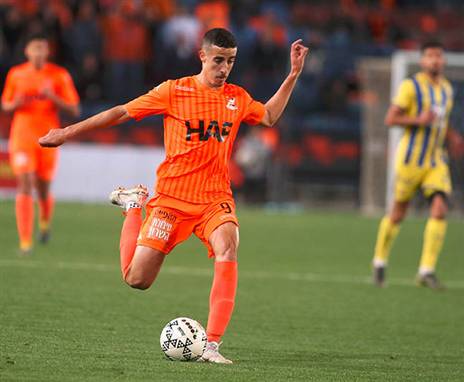 מגוון בסגנון המשחק שלו. חזיזה (אלן שיבר)