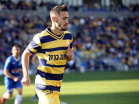 למרות הפציעה, ייטוס עם הקבוצה. אצילי (צילום: אודי ציטיאט)