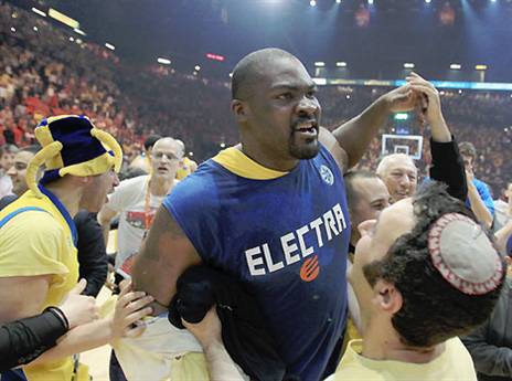 חוזר למכבי, אבל רק לאימונים