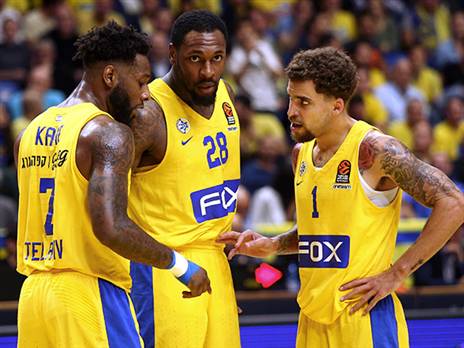 בשוק עוקב אחרי מכבי ת"א מקרוב (צילום: אלן שיבר)