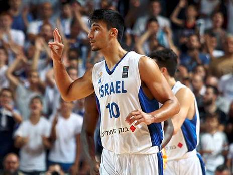 גם אביבי תרם את חלקו (צילום: אלן שיבר)