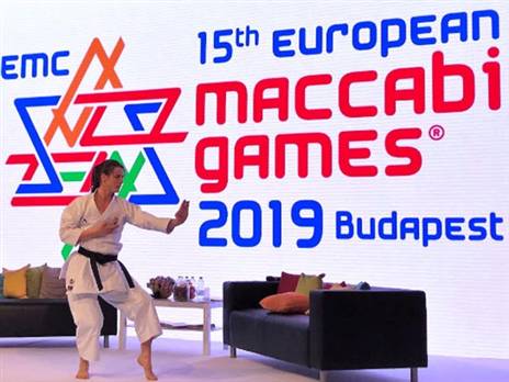 סטארק הפרזנטורית של המשחקים (באדיבות מכבי ישראל)