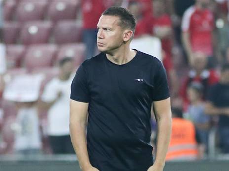 בכר, מחפש חלוץ חדש (דני מרון)