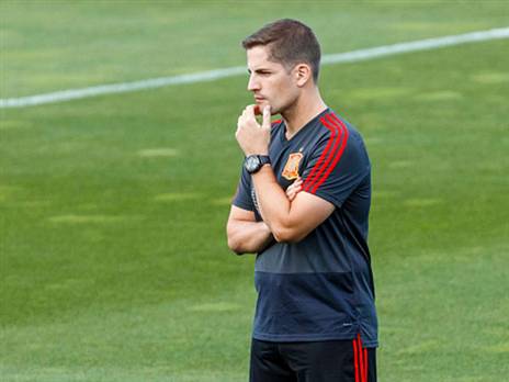 בכורה על הקווים כמאמן קבוע (Getty)