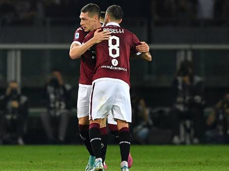 החברים מברכים את אנדראה בלוטי (getty)