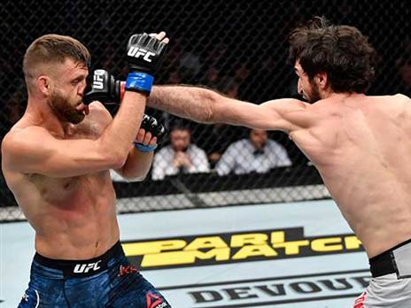 קרב מסקרן מאד באוקטגון במוסקבה (getty)