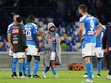 יסלחו על הקיצוץ? שחקני נאפולי (Getty)