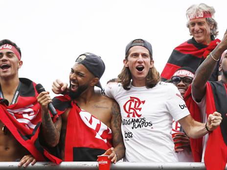 "יהיה נהדר אם דייגו יחזור". לואיס חוגג את הליברטדורס עם פלמנגו (getty)