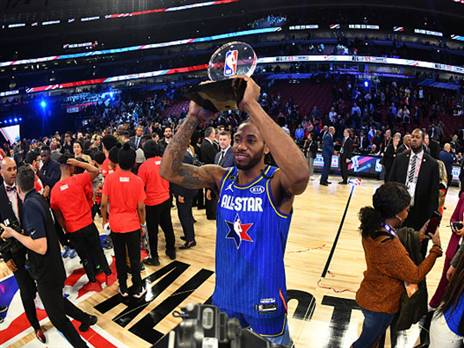 קוואי לנארד ופרס ה-MVP ע"ש קובי בראיינט (GETTY)