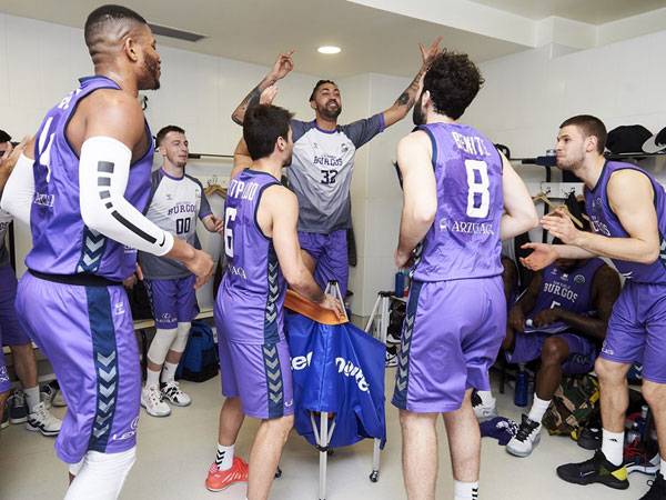 גם בחדר ההלבשה היה טירוף (FIBA)