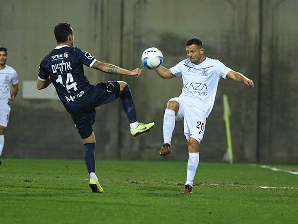 מחלוקת עם המועדון בו חתם. זגורי במדי פ"ת (צילום: אנצ'ו גוש, סוכנות ג'יני)