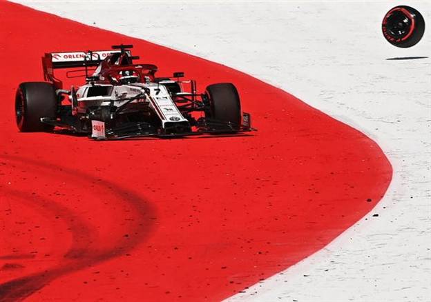 קימי רייקונן מאלפא רומיאו מאבד גלגל. מסוכן