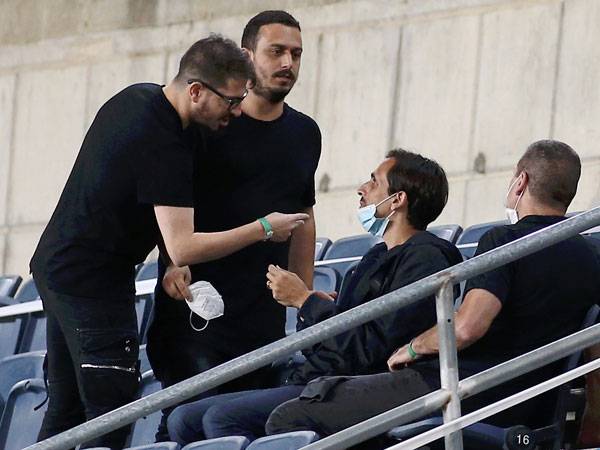 חוגג ובניון. ראה בו דמות אלוהית (אלן שיבר)