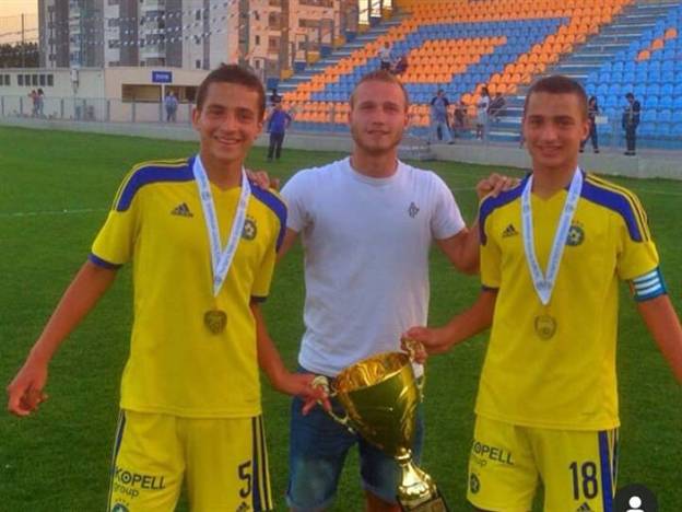 גלזר עם שני האחים. הבאים בתור?