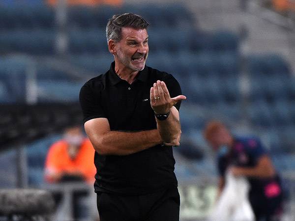 ממשיך בבנייה: ממתין לוואן דר קאפ ויחפש חלוץ. אטפלד (צילום: ברני ארדוב)