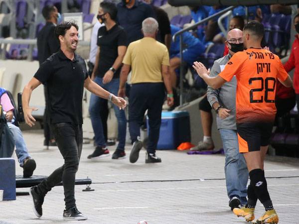 במועדון מרוצים מניהול המשחק (אודי ציטיאט)