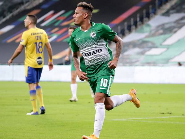 נהנה במכבי חיפה. שרי (אלן שיבר)