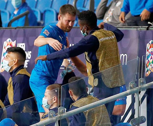 ייני. יכול ללמד את הילדים דבר או שניים (אלן שיבר)