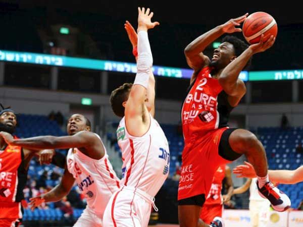 קינן אוואנס. חסין לא הפסיק להחמיא לו (מנהלת הליגה)