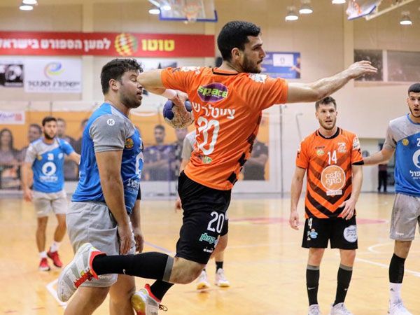 צייטלר במפגש הערב מול דימונה (צילום: הדר ואן קולא, איגוד הכדוריד)