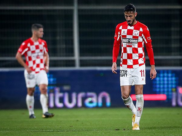 שמשת רכבו נופצה. יחזקאל (צילום: מאור אלקסלסי)