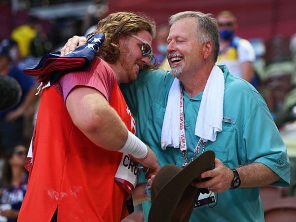 בשביל סבא. קראוסר ואביו (המאמן) (gettyimages)