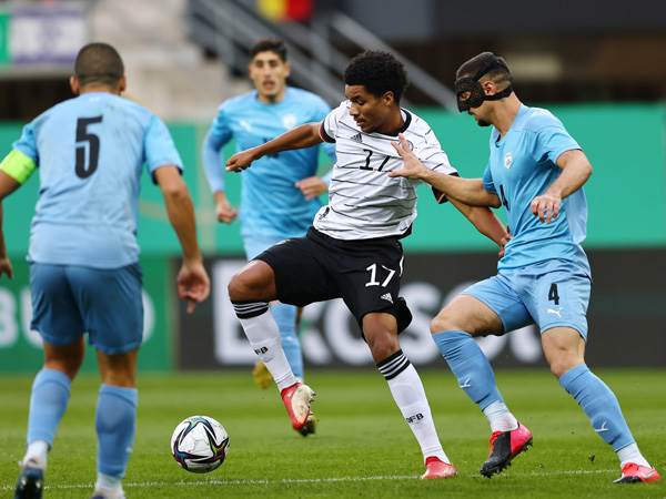 כהן ובלוריאן נאבקים עם טילמן (Getty)