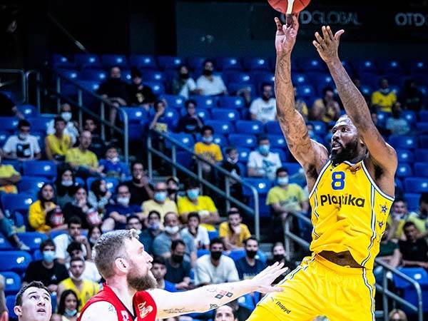 חוץ מאוואנס, גם ריינולדס פתח טוב (צילום: עודד קרני)