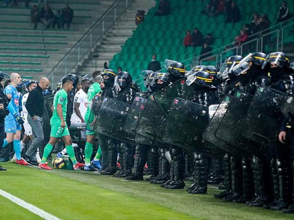 לאחרונה, התמונות האלו בצרפת הפכו לשכיחות יותר ויותר (GETTY)