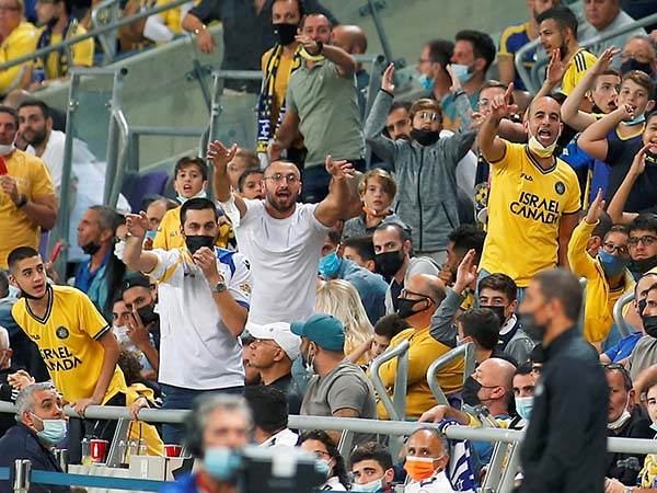 אוהדים הם לא רק מתאימים כדי לקנות חולצות, מגיע להם לשמוע הסברים (אלן שיבר)