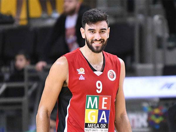 איש המשחק במודיעין. יונתן מור (לימור מלינוף)