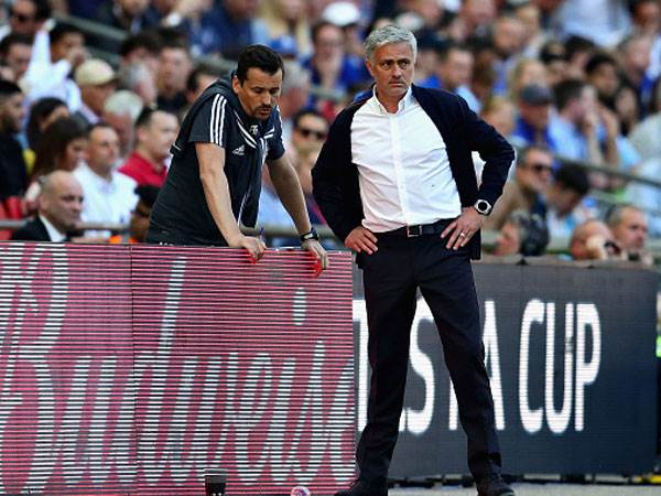 רוי פארייה וז'וזה מוריניו. עומד על כתפי נפילים (Getty)